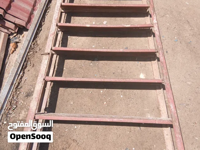 السلام عليكم ورحمت الله وباركاته درج حديد ربي يبارك  طول 3.30 عرض 1متر وسعر كزيوووني مكان طرابلس