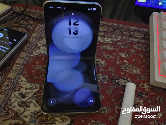 SAMSUNG Z FLIP 5 256GB STORAGE, 8GB RAM WHITE