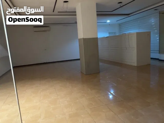 محل 100 متر للايجار في طريق الشوك