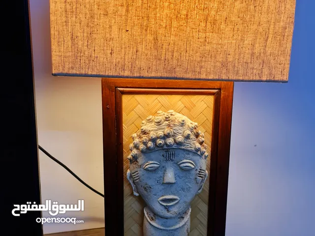 تحفة فنية ابجورة منحوتة حجرية مع فريم خشبي ثقيل