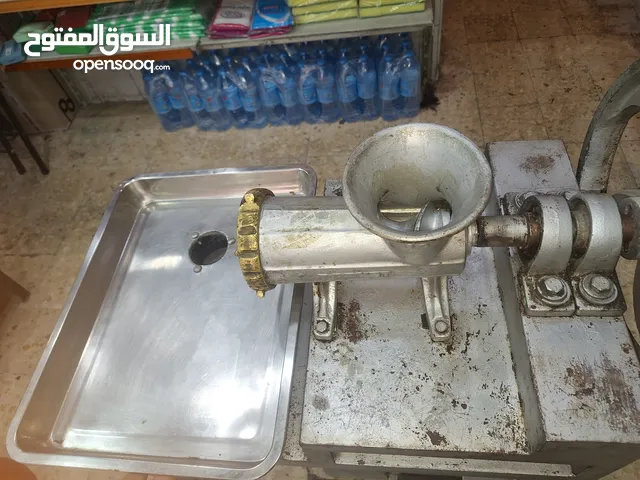 ماكينة لحمه حجم كبير مع 3مقاسة مع صحن ستانلس ستيل
