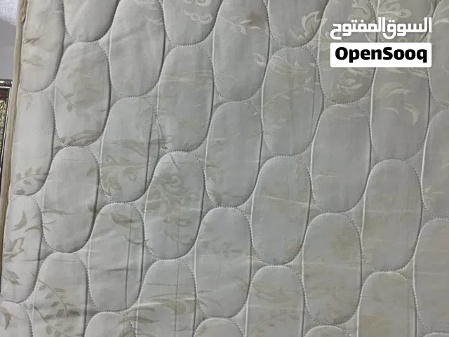 فرشة تخت مزوجة مستعملة بحالة جيدة