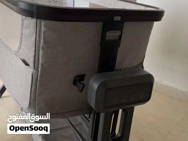 سرير طفل هزاز الكتروني