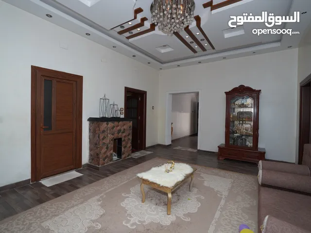 220 m2 4 Bedrooms Townhouse for Sale in Tripoli Souq Al-Juma'a