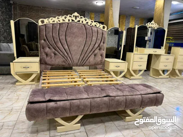 غرفة نوم كريمي وبني