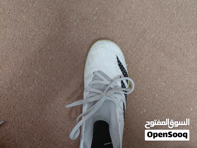 حذاءPREDATORاصلي قياس 28 استعمال خفيف جدا السعر15 دينار فقط