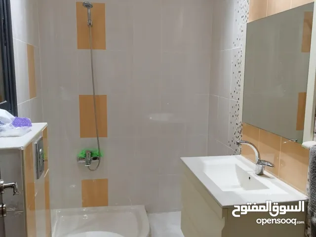 ثلاث غرف نوم مفروشة شارع الرئيسي قرب سوبرماركت سمعان