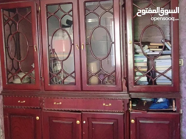 بوفيه خشب بحالة جيدة