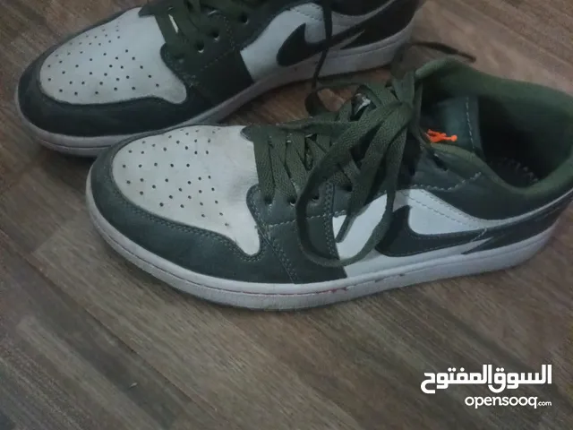 حذاء نايك مستعمل ولكن نظيف