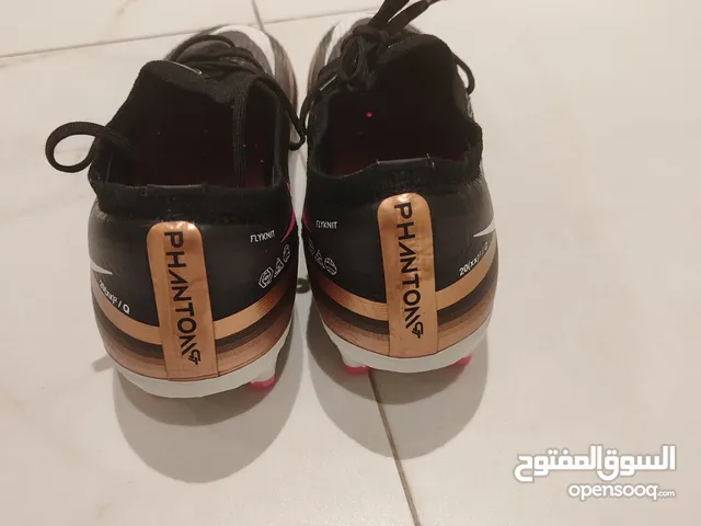 حذاء كرة قدم نايكي فانتوم جديد غير مستخدم