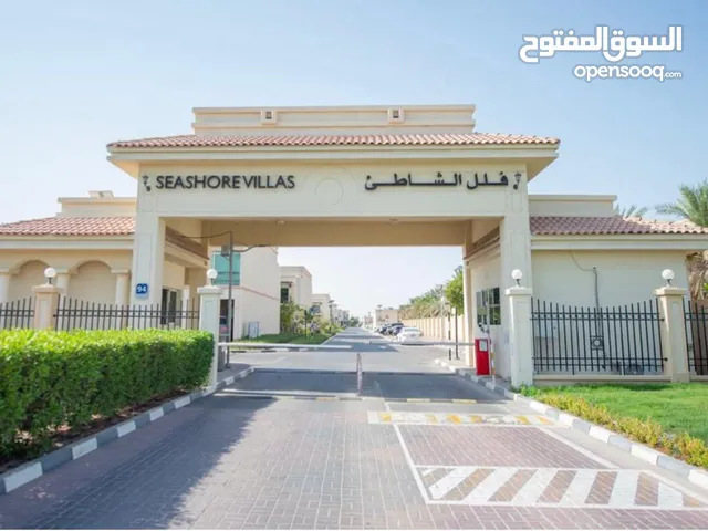 للبيع فيلا 4 غرف و صالة و غرفة خادمة. شاغرة و جاهزة للسكن