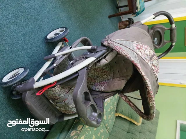عربة أطفال ماركة Graco حجم كبير (مستعملة بحالة جيدة)
