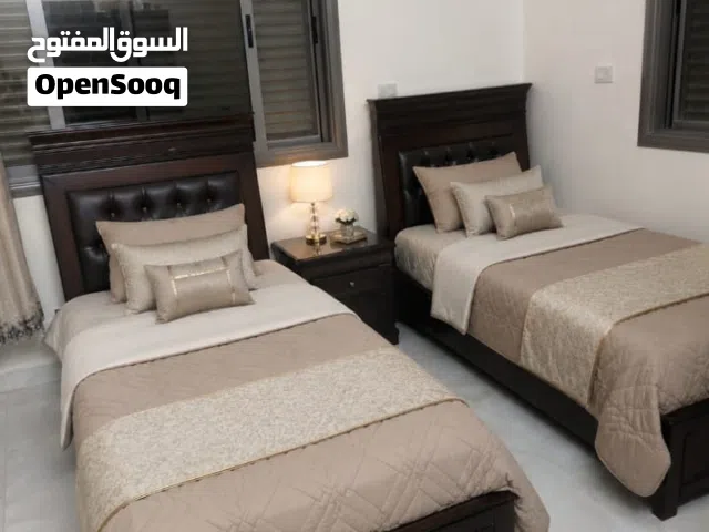 غرفتين شباب للبيع  ***خزانة بابين  سحاب 180 سم خشب زان  وتواليت وتختين مفرد لون بني    *الغرفة الثان