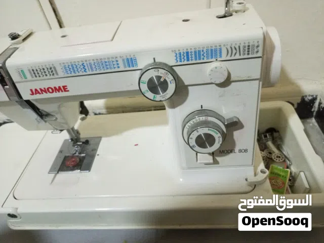 ما كينة خياطة وحبكة