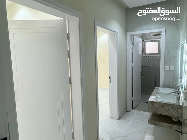 227 m2 5 Bedrooms Apartments for Rent in Al Madinah Alaaziziyah