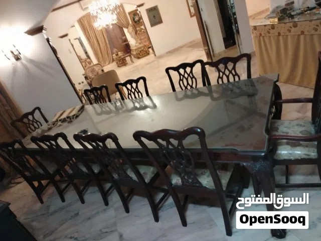 طاوله طعام مع الدولاب تبعها