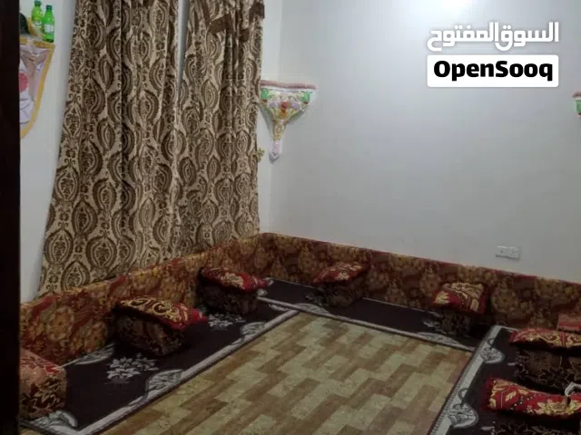 موكيت رقم واحد 3 حبات طول 5 متر معا 10متاكي و 10مساند بسعر عرررطه صاحبه مسافر ويشتي يبيع 29000الف