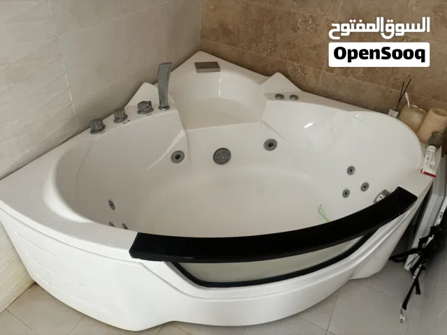 Jacuzzi / Bath Tub