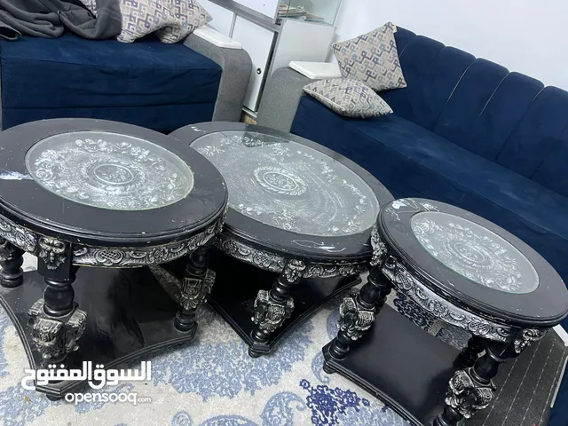 طاولات اثاث تفصيل للامانه بدهم دهان اثقال جدا وبحاله ممتازه غيرقابل للتفاوض للتواصل هنا سعر نهأي