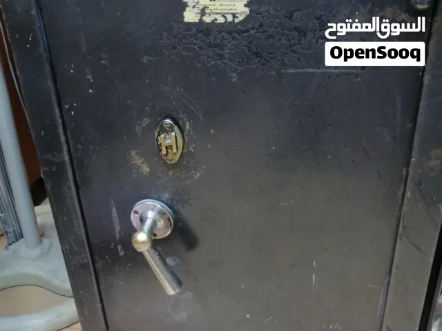 خزنه مستعمله للبيع بحاله جيده مع عدد2 مفتاح