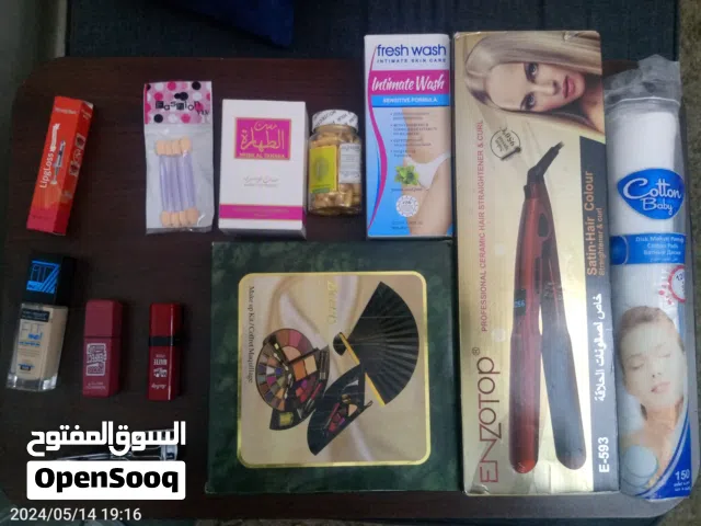 طقم مكياج، مصفف شعر، علبة مكياج للبيع، كلهم جداد بالكرتونة
