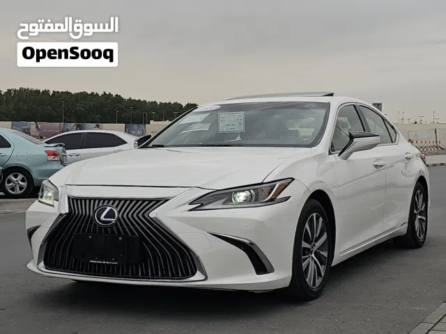 لكزس موديل 2020 خليجي ES300h هايبرد بدون حوادث ضمان جير ماكينه شاصي وتسجيل عمان وتسجيل امارت
