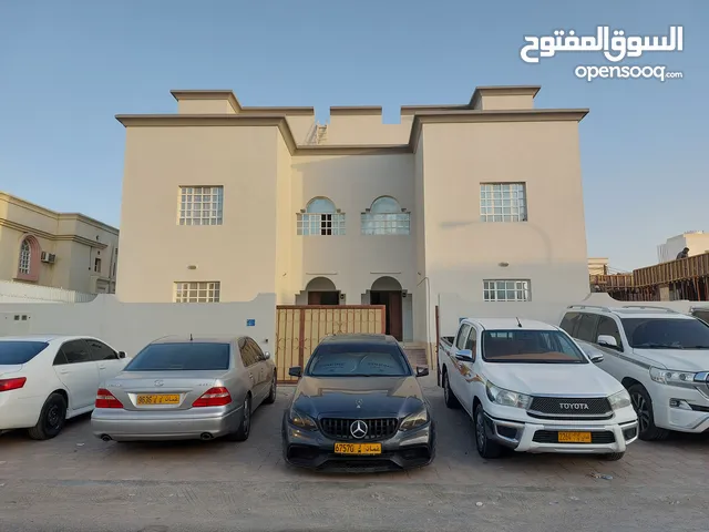 غرف مفروشة للشباب العمانين في الموالح الجنوبية / خلف شركة نماء للكهرباء