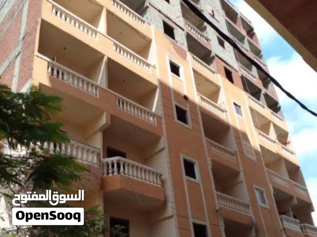 شقه فوق نص تشطيب ممتازه التهويه مناسبه سكن ومصيف تبعد عن البحر خمس دقائق مشي