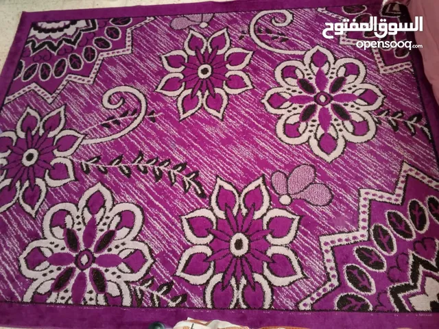 سجادة بحالة جيدة