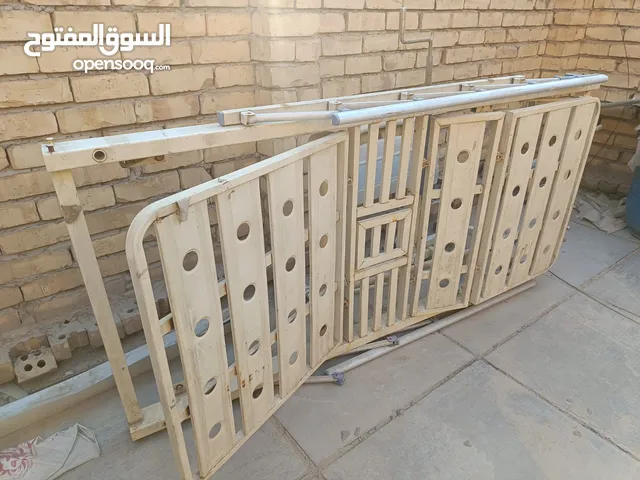 سرير طبي كامل مع ملحقاته