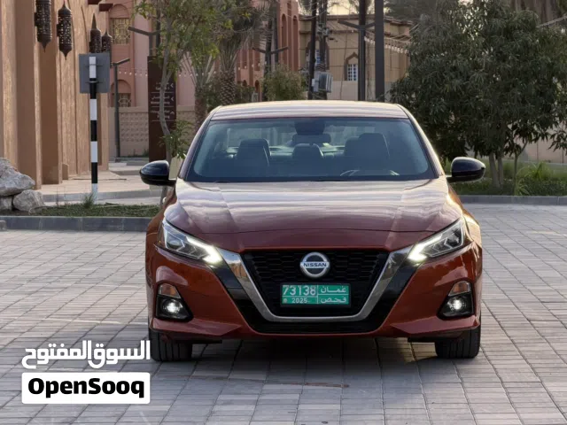 نيسان ألتيما جاهزة للأستخدام وبسعر مناسب تم عمل سيرفس للسيارة