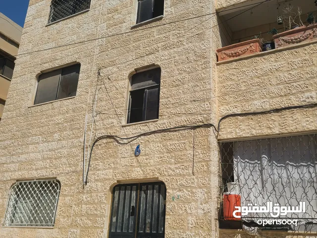 شقة طابق شبه ارضي للبيع العاجل بسبب السفر موقع مميز جدا قريب من كل الخدمات