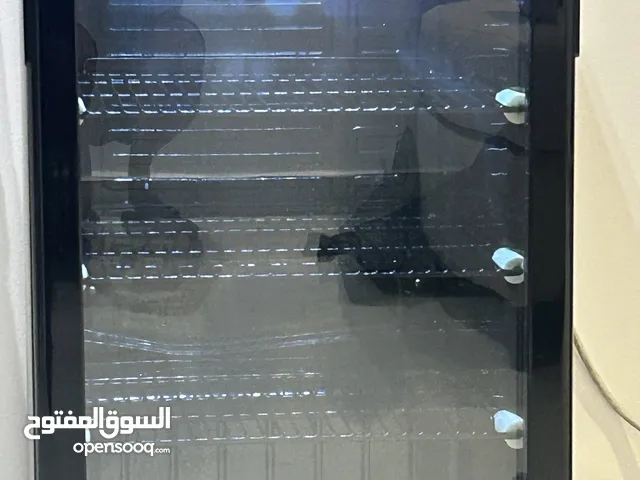 ثلاجة زجاجية من FREGO للبيع - نظيفة وشغالة 92 %100 لتر 50 دينار وقابل للتفاوض بحدود المعقول