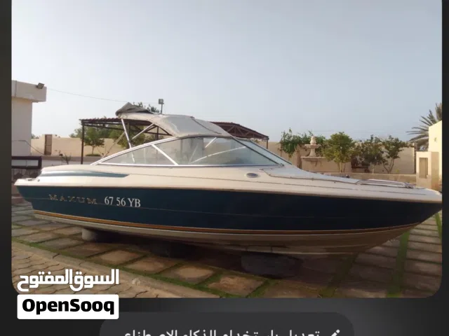 قارب للبيع