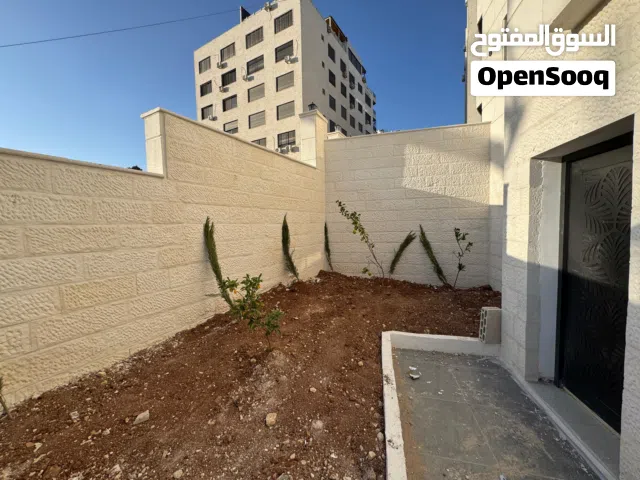 شقة سوبر ديلوكس 150م طابق شبه ارضي مع ترس بمساحه 100 م باطلالة مميزة في الجبيهةقرب قصر الاميرة بسمة.