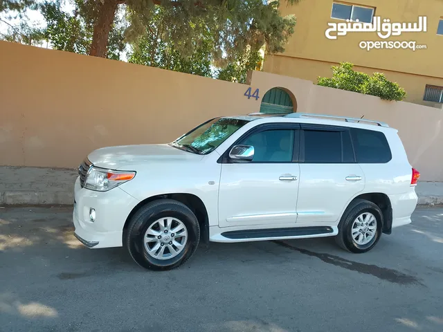 للبيع تويوتا لاندكروزر موديل 2008 محول كامل 2018 كامل متور V8بسعر مغري 24000