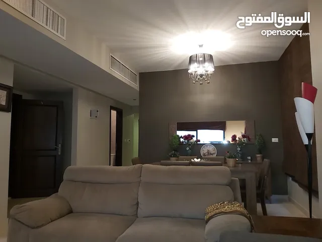 شقة مفروشة فااخرة في منطقة عبدون (عفش كامل) للايجار .. مع بلكونة