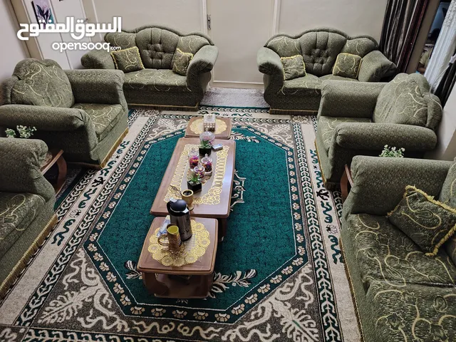طقمين كنب مع طاولاتهن بسعر حرق