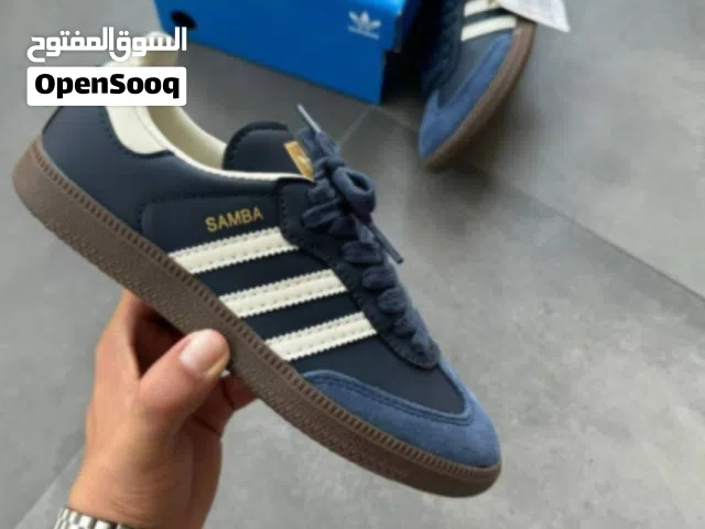 مين يقدر الاقي عنده زي هيك شوز جديد فيتنامي