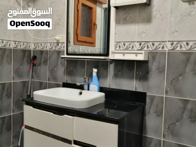 دولاب حمام وبوكس شاور ومرحاض