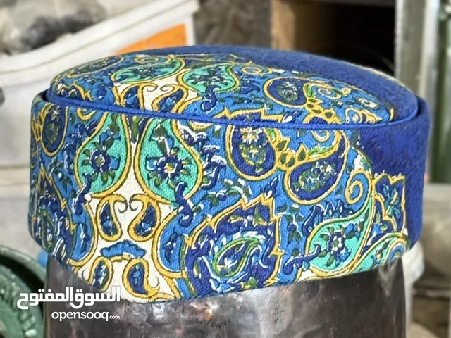 قبعة قَلَمْكَارِي التقليدية من أصفهان – مزيج من الفن والأصالة الإيراني