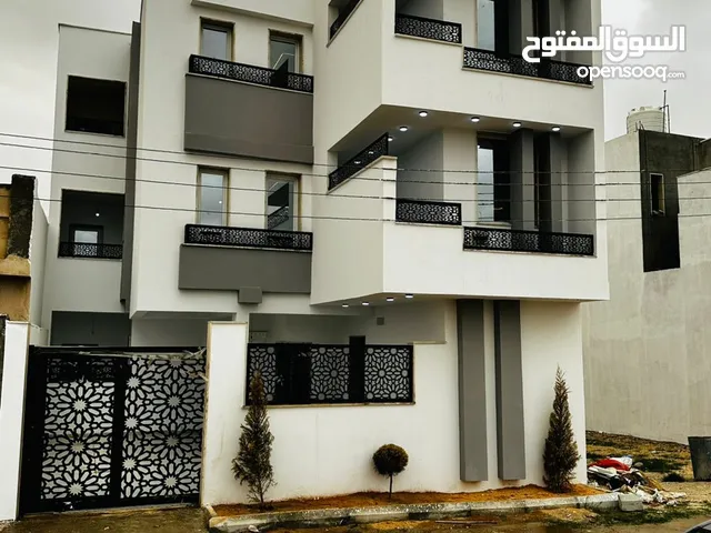 550 m2 3 Bedrooms Villa for Sale in Tripoli Alfornaj