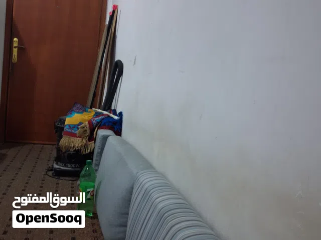 مطلوب شخص غير مدخن لمشاركة سكن حولي
