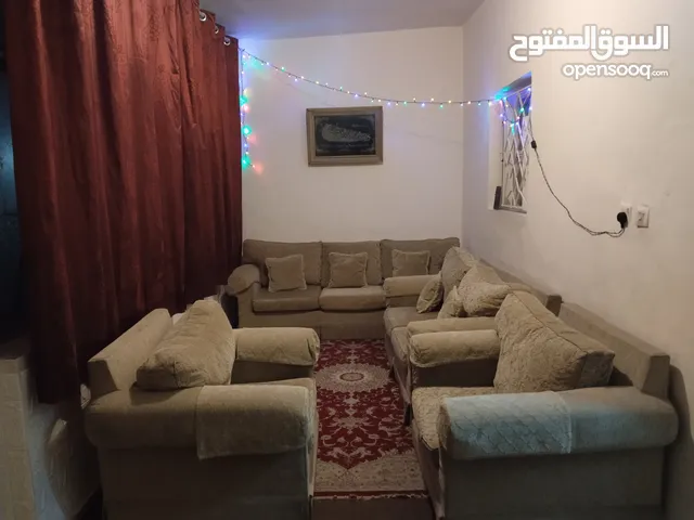 كنبايات بحالة جيدة جدا للبيع استخدام بسيط للجادين فقط أرجو الإتصال للبيع المستعجل