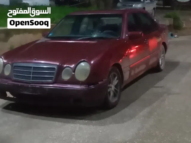 مرسيدس عيون