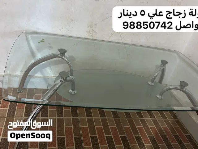 طاولة زجاج