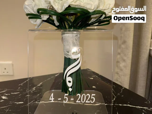 تاج زواج و مسكة مع ستاند للمسكة للبيع