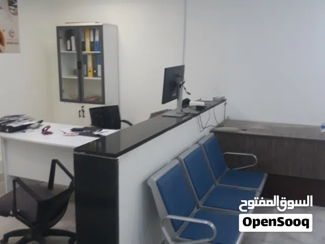 محل فى شارع عمر المختار بالقرب من مستشفى الجلاء  ممكن ايكون مغسلة
