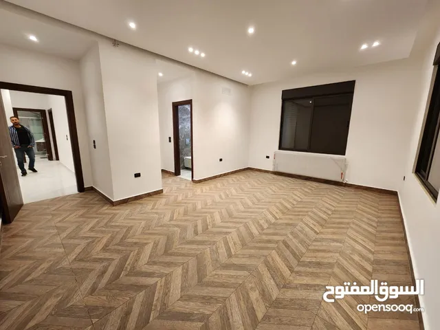 شقة مع روف دوبلكس للبيع على طريق المطار ( البنيات ) ref : 14367