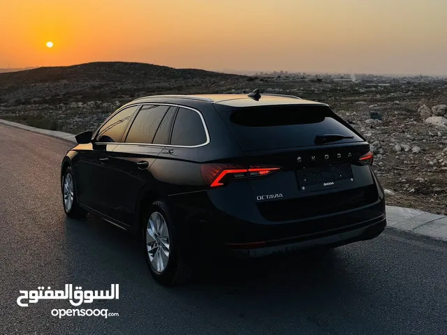 اوكتافيا 2021/20 بالنايلون منمرة من اربع شهور حررق سعرر 95.000 شيكل كاش و نهاائي